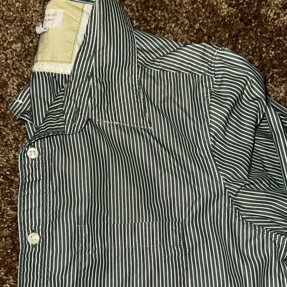 Banana Republic slim-fit shirt in medium features bold green and white stripes